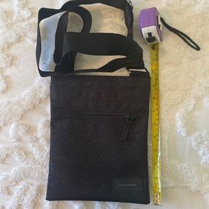Dakine crossbody purse
